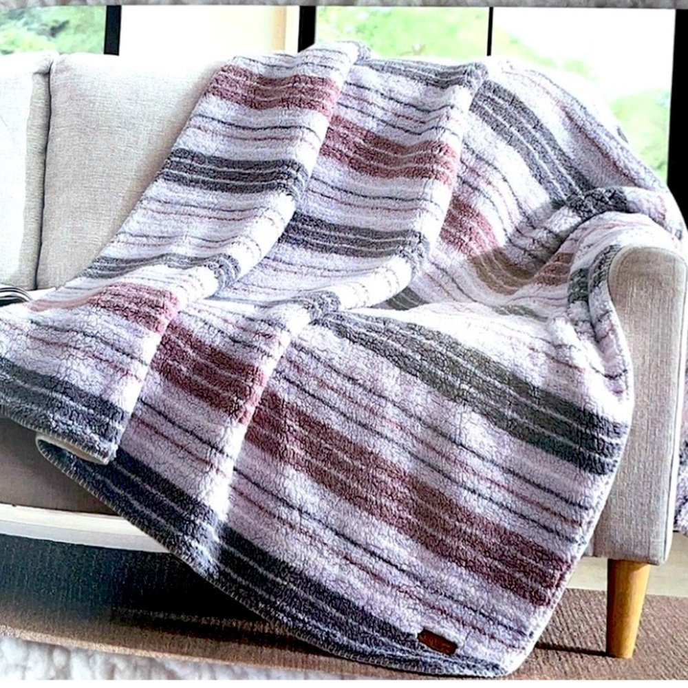 🎉HP🎉Ugg Koolaburra Faux Sherpa Fleece Throw in shades of gray, taupe, lavender